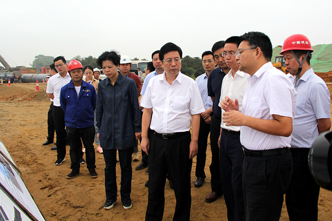 市領導張迎春、夏建平、劉明理等參加調研，望城區(qū)領導孔玉成、鄒特等陪同調研