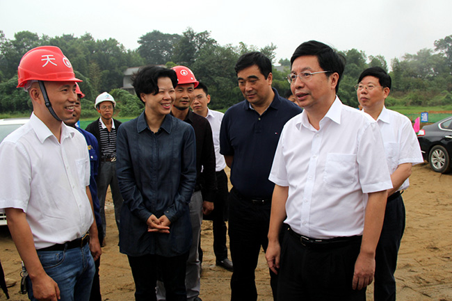 市領導張迎春、夏建平、劉明理等參加調研，望城區(qū)領導孔玉成、鄒特等陪同調研