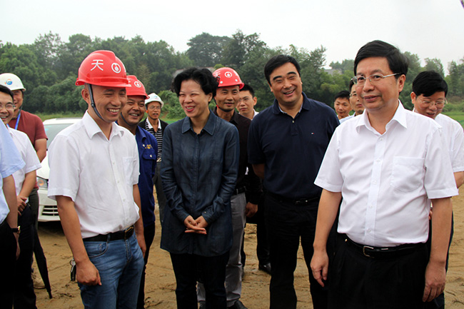 市領導張迎春、夏建平、劉明理等參加調研，望城區(qū)領導孔玉成、鄒特等陪同調研